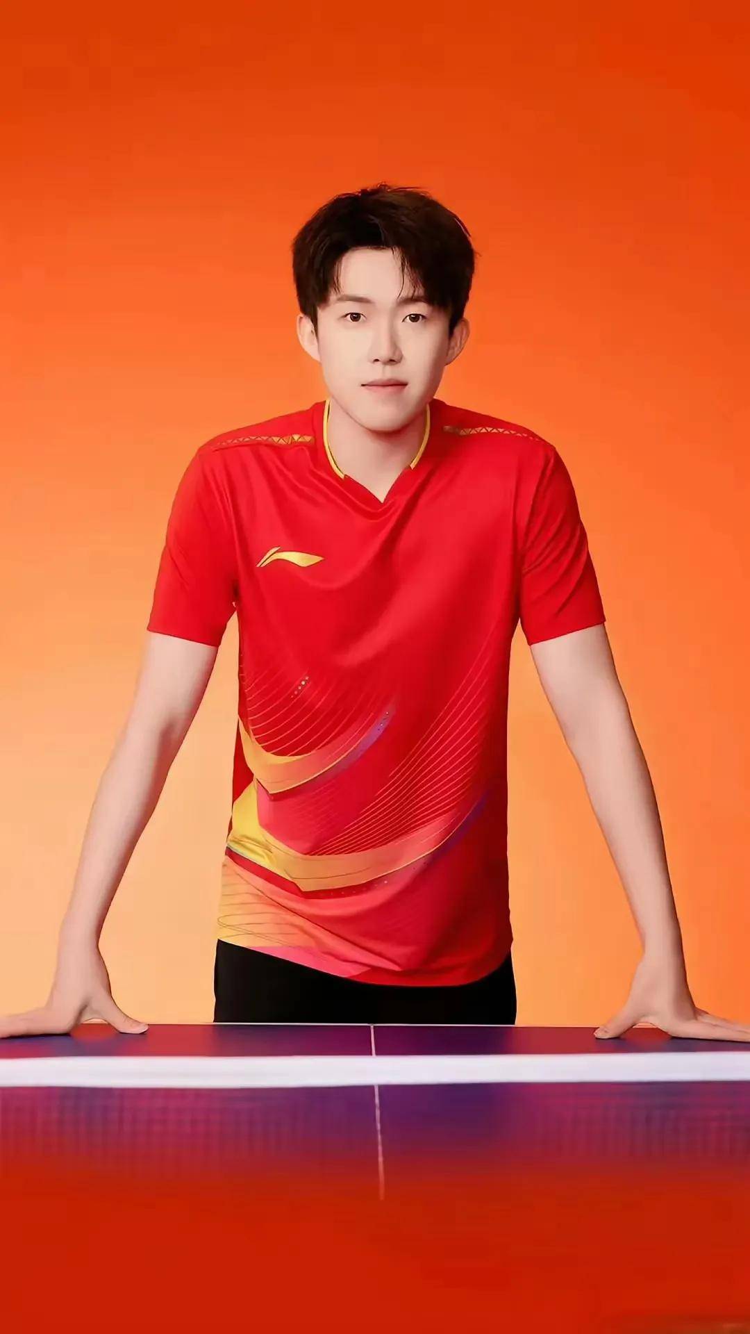 运动员精湛技艺，观众眼睛为之一亮