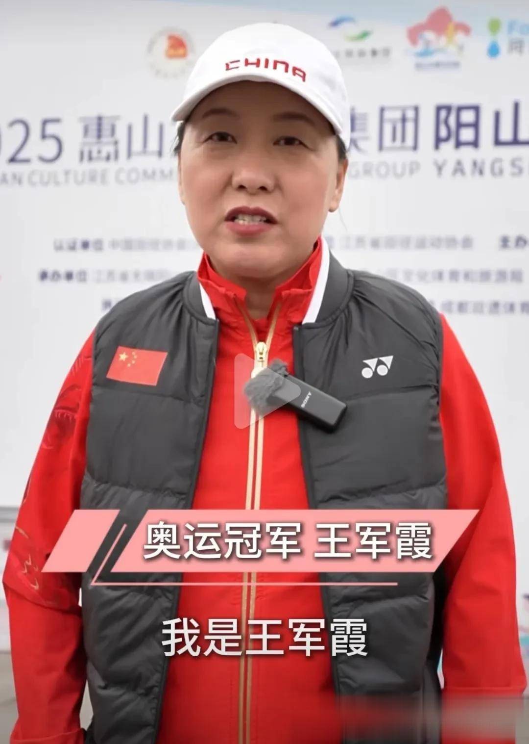 田径比赛女子长跑发生悬念，谁将胜出