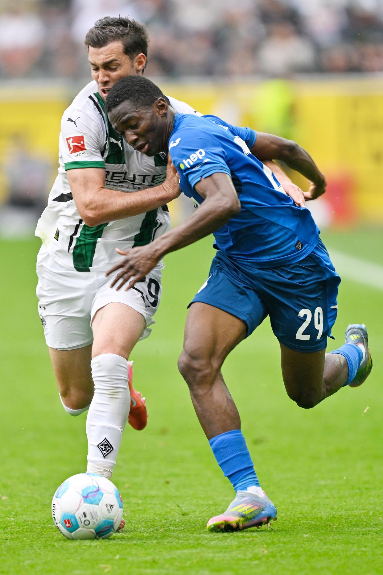 门兴格拉德巴赫球星飙射破门,助球队一战胜利的简单介绍 门兴格拉德巴赫球星飙射破门,助球队一战胜利的简单介绍