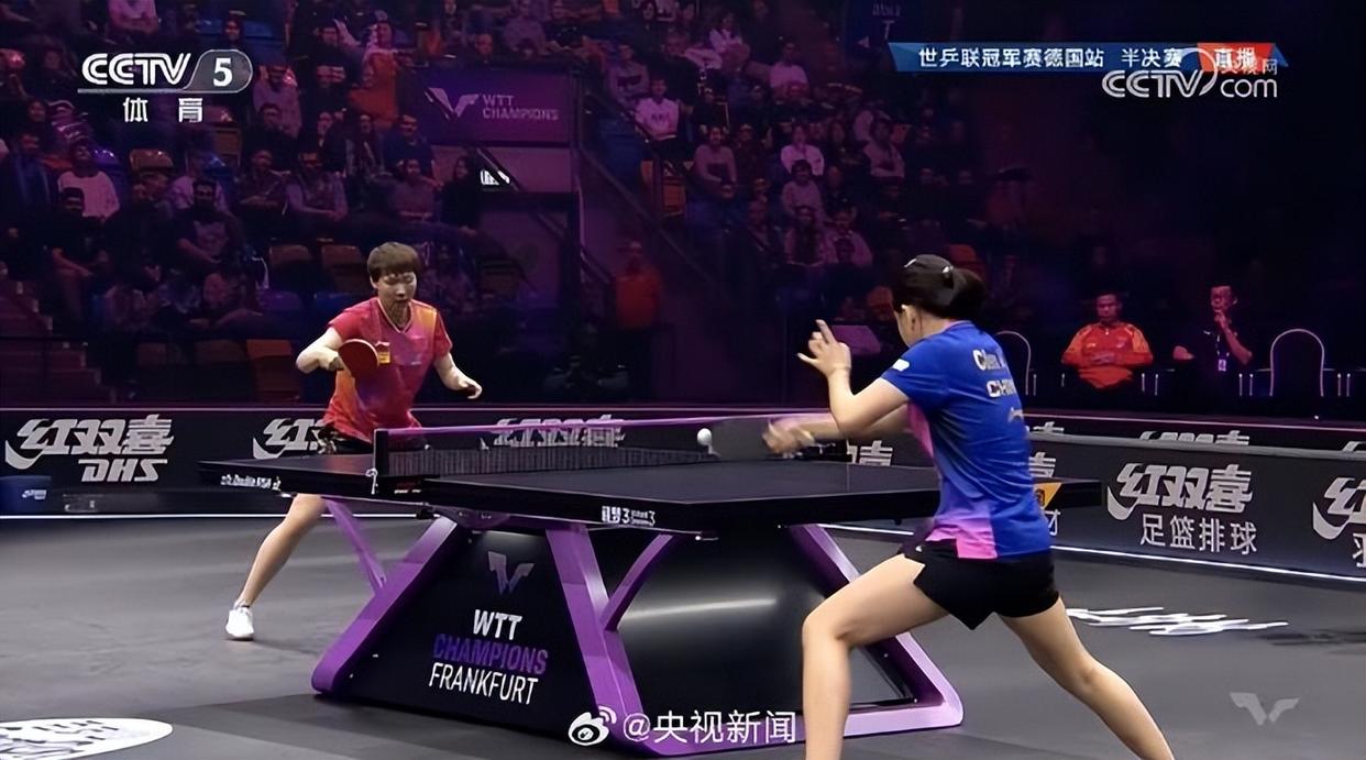 开云体育中国-法兰克福队员一致努力，共同冲击冠军