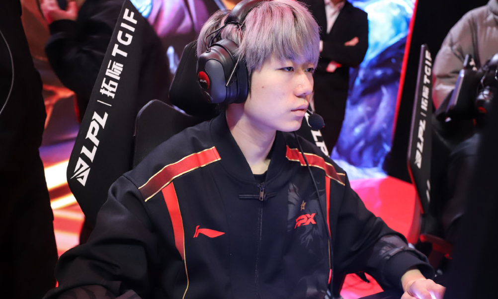 开云体育官网-包含C9血洗TES，Kanavi打出惊人五杀峡谷大战半决赛，引爆全场热议的词条