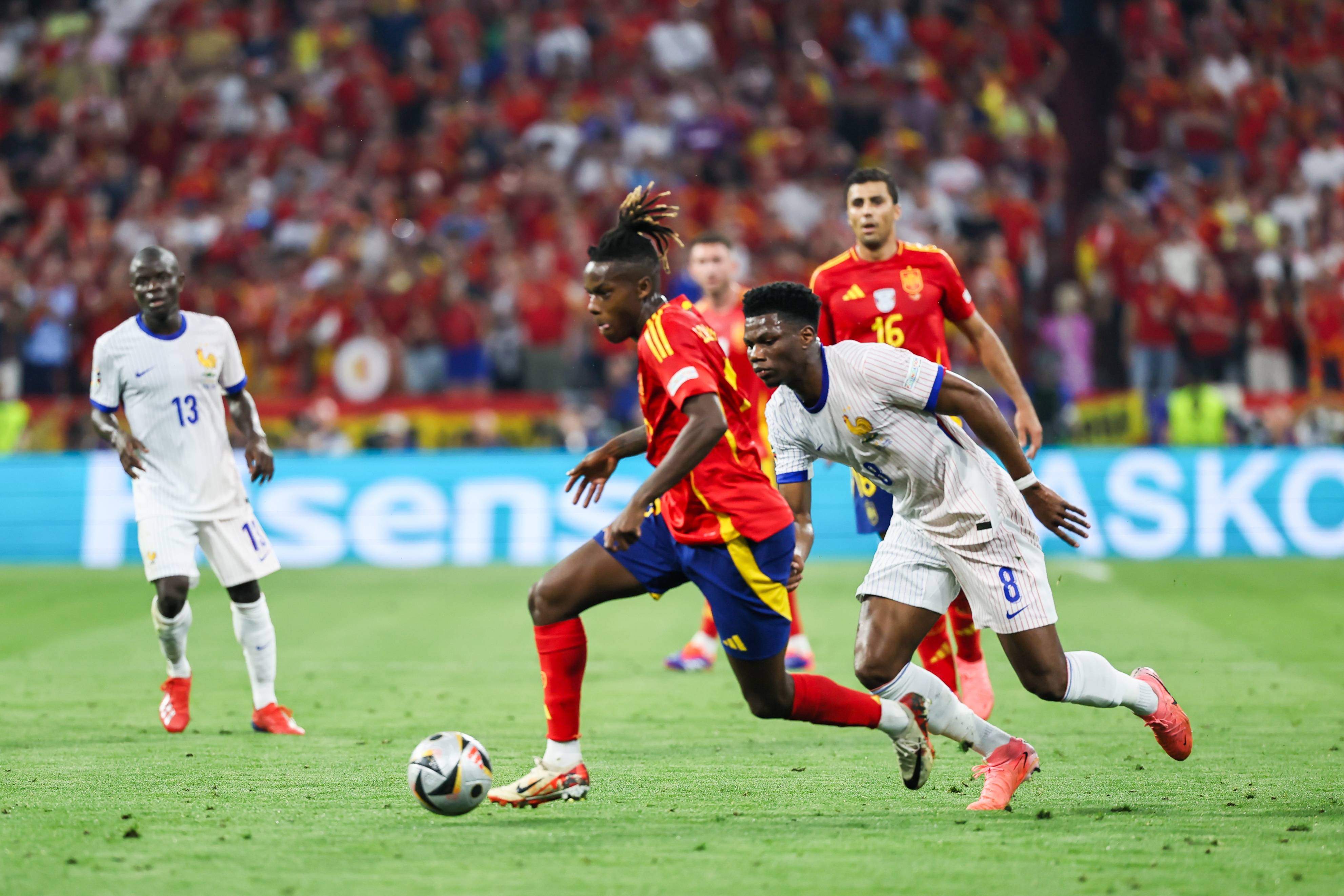 欧洲杯大胜在望,强队连胜晋级 欧洲杯大胜在望,强队连胜晋级