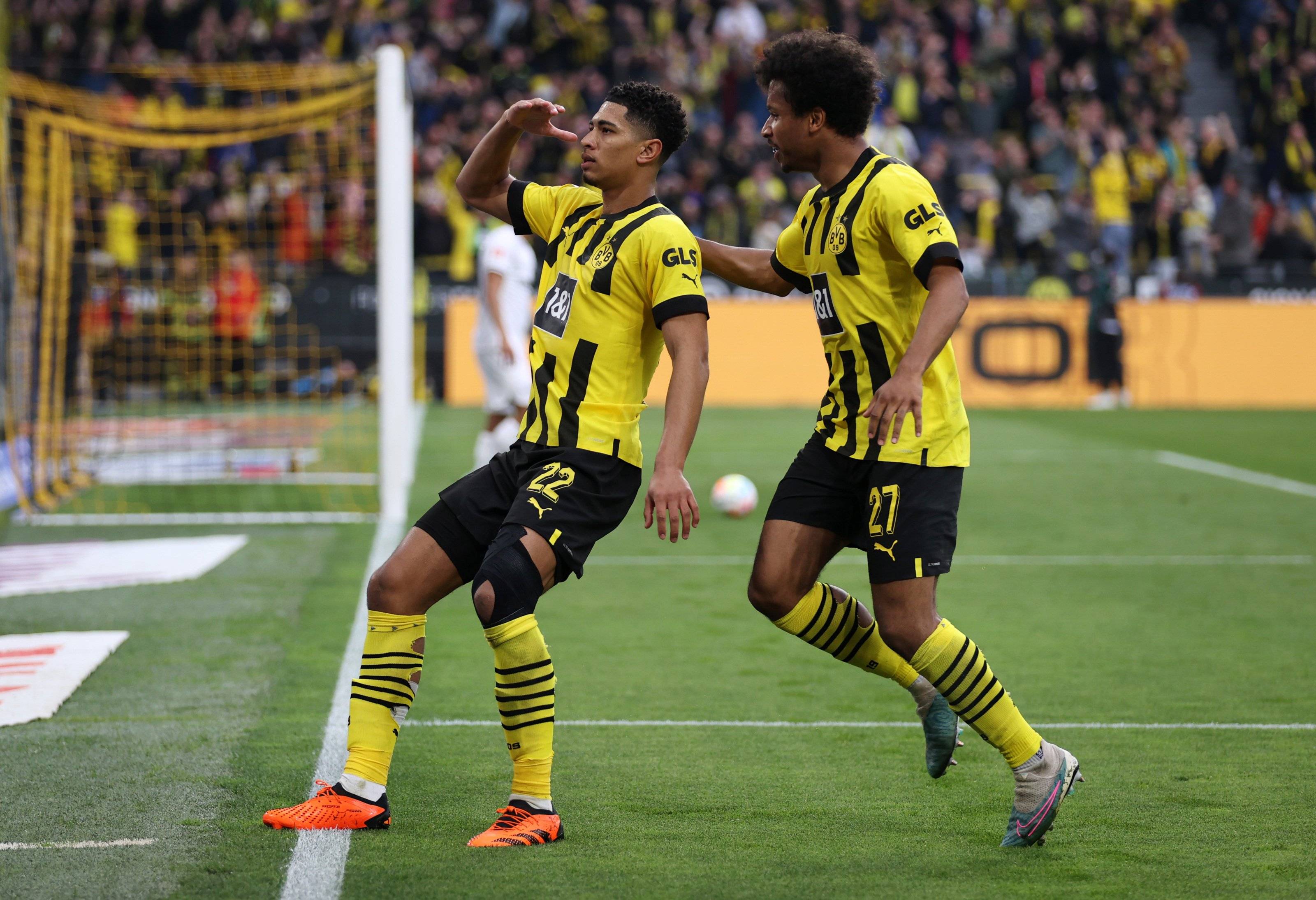 多特蒙德主场大胜,稳坐联赛榜首位置 多特蒙德主场大胜,稳坐联赛榜首位置