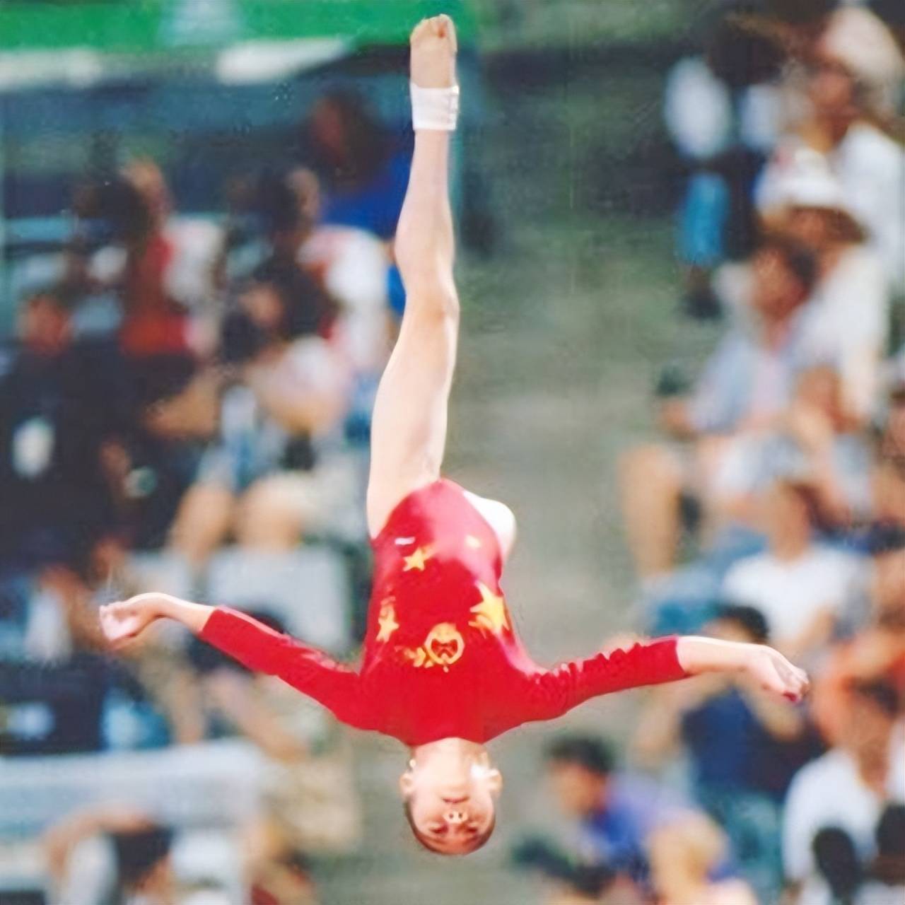 体操新星表现抢眼,金牌不负众望入手 体操新星表现抢眼,金牌不负众望入手