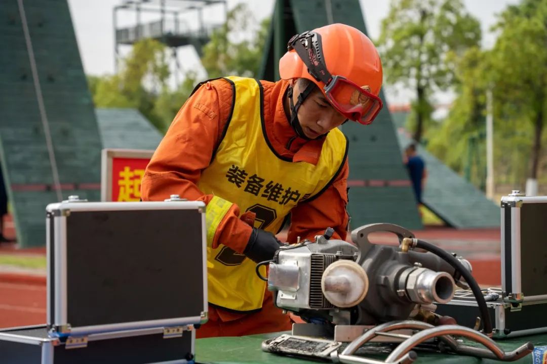 开云体育在线-沸腾之战！力争冠军的队伍展开激烈角逐