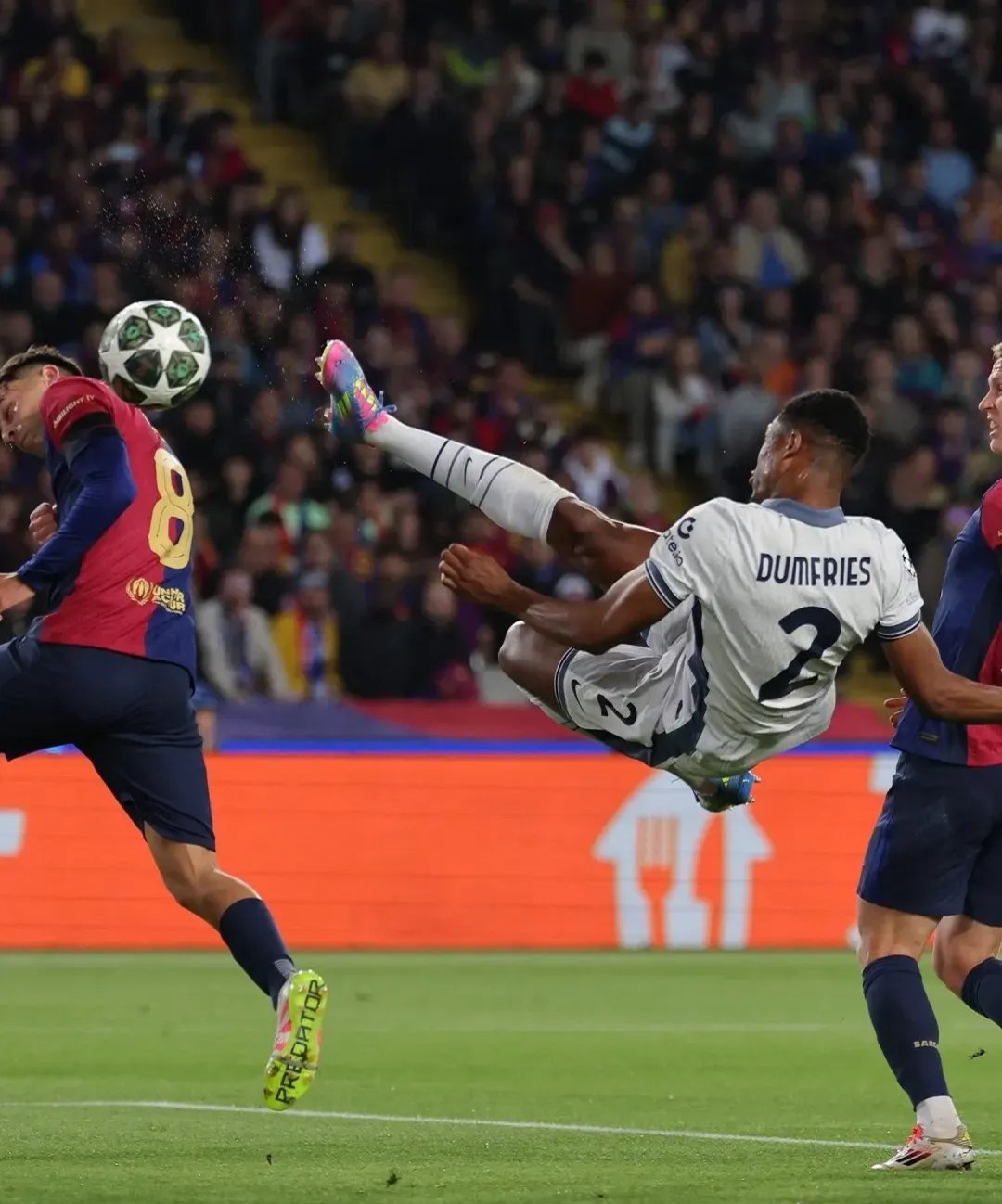 AC米兰客场轻取对手,一步之遥冲击榜首 AC米兰客场轻取对手,一步之遥冲击榜首