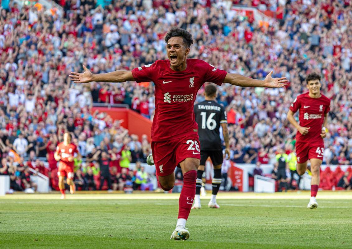 利兹联客场绝杀狼队，客场大胜实现逆转