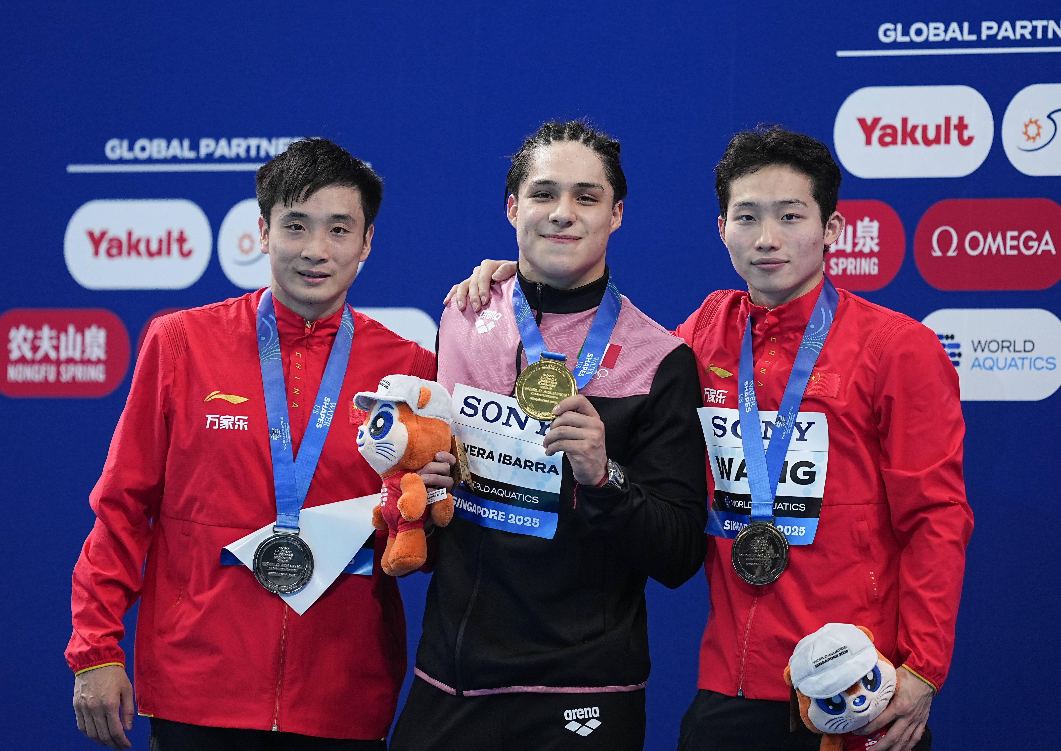 包含墨西哥游泳选手刷新记录，瑞士网球队热辣夺冠的词条