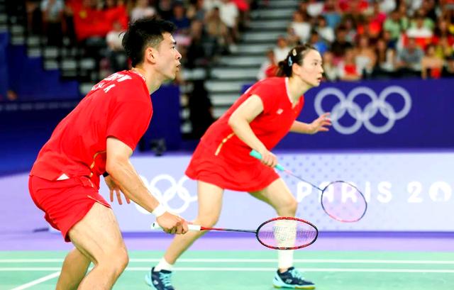 泰国队绝杀马来西亚队,郑思维点燃赛场 泰国队绝杀马来西亚队,郑思维点燃赛场