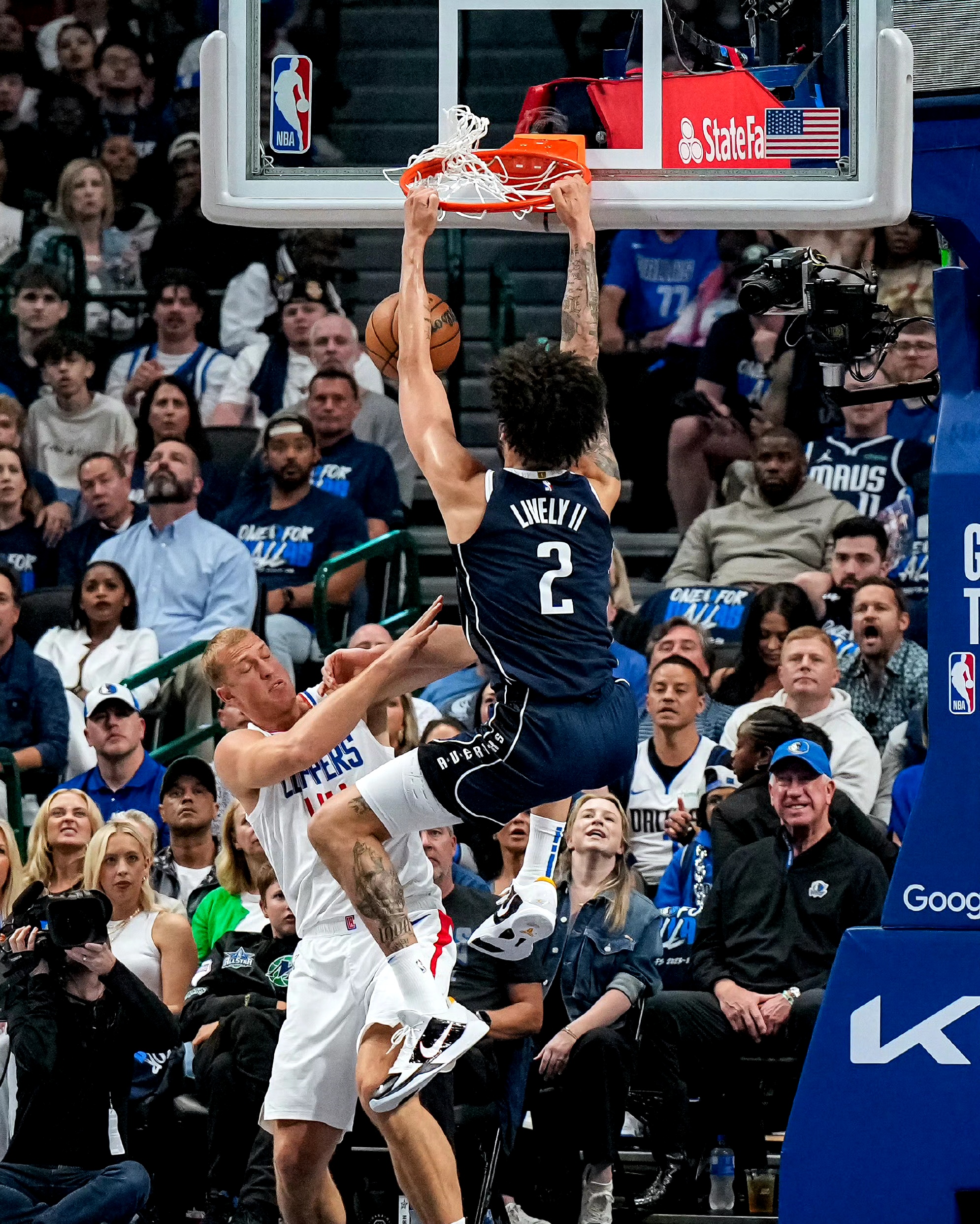 骑士完胜独行侠,乔治点燃赛场 骑士完胜独行侠,乔治点燃赛场