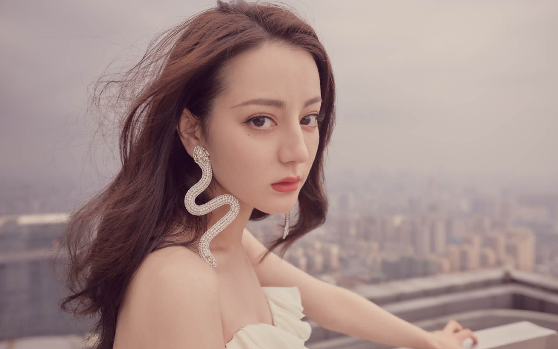 开云体育中国-绿茵巨人降临硬木地板，NBA总决赛夜的唯一德里赫特现象