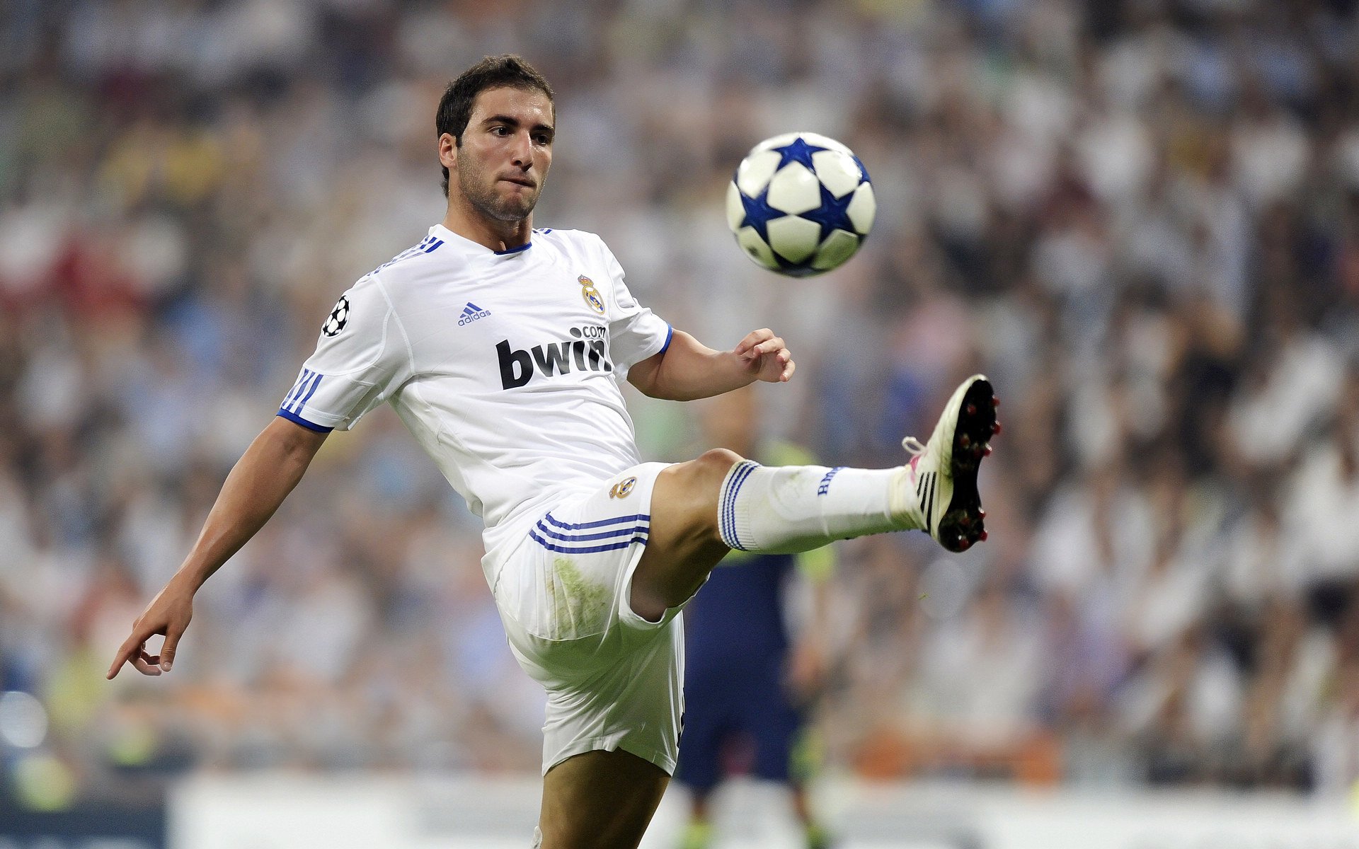 库里42分回应鹈鹕黑云，马刺锁定西六席位