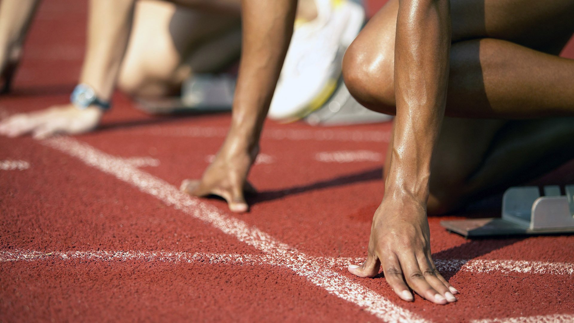 银色闪电绝杀蓝色旋风，拉塞尔惊天逆转点燃赛场